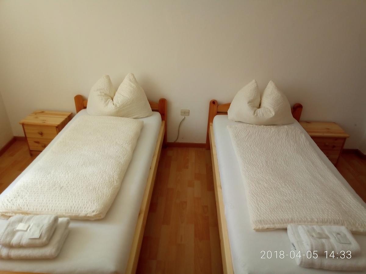 Gasthof Mondschein Hotel Мерано Екстериор снимка