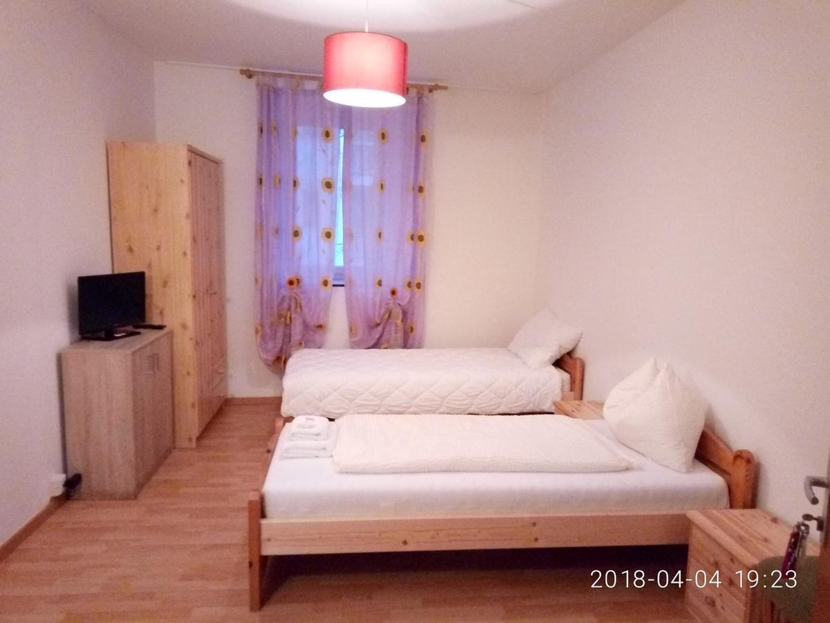 Gasthof Mondschein Hotel Мерано Екстериор снимка