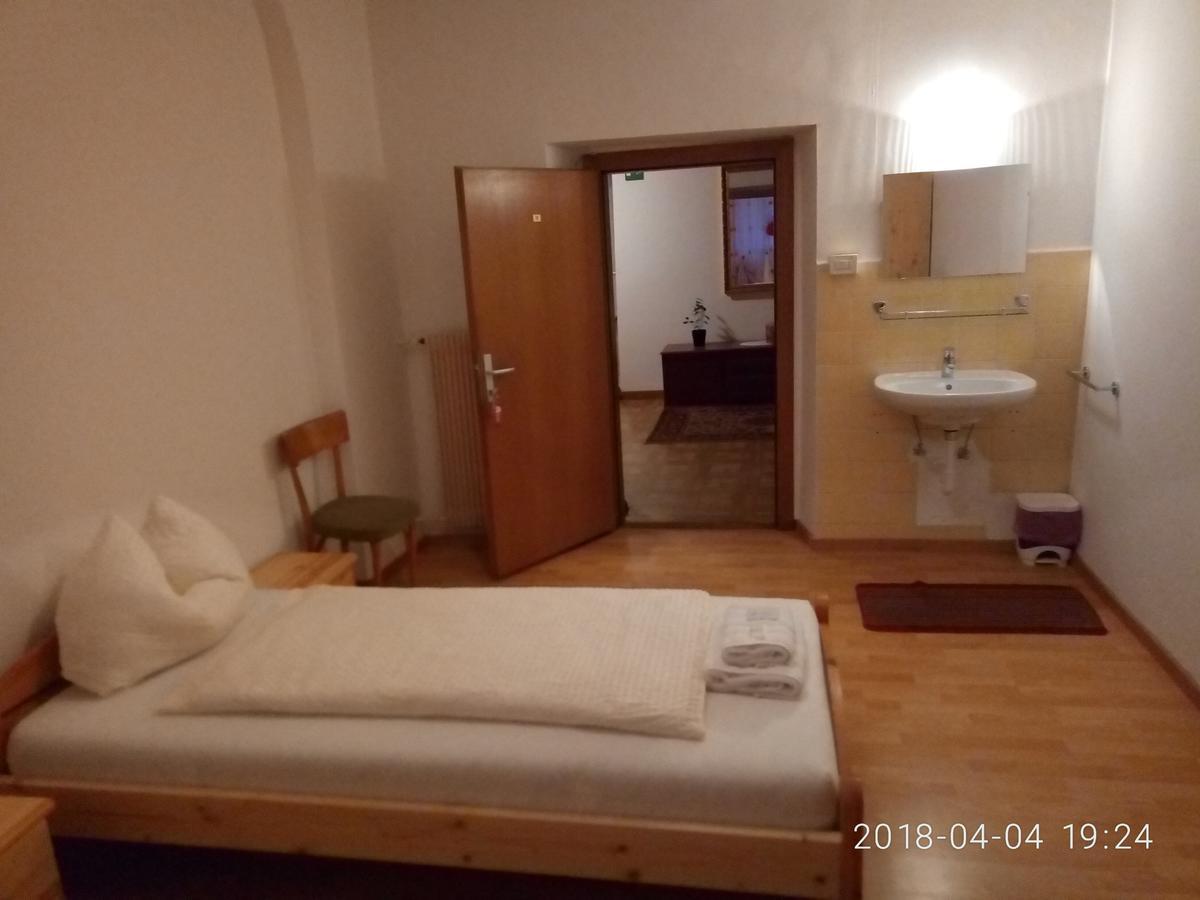 Gasthof Mondschein Hotel Мерано Екстериор снимка