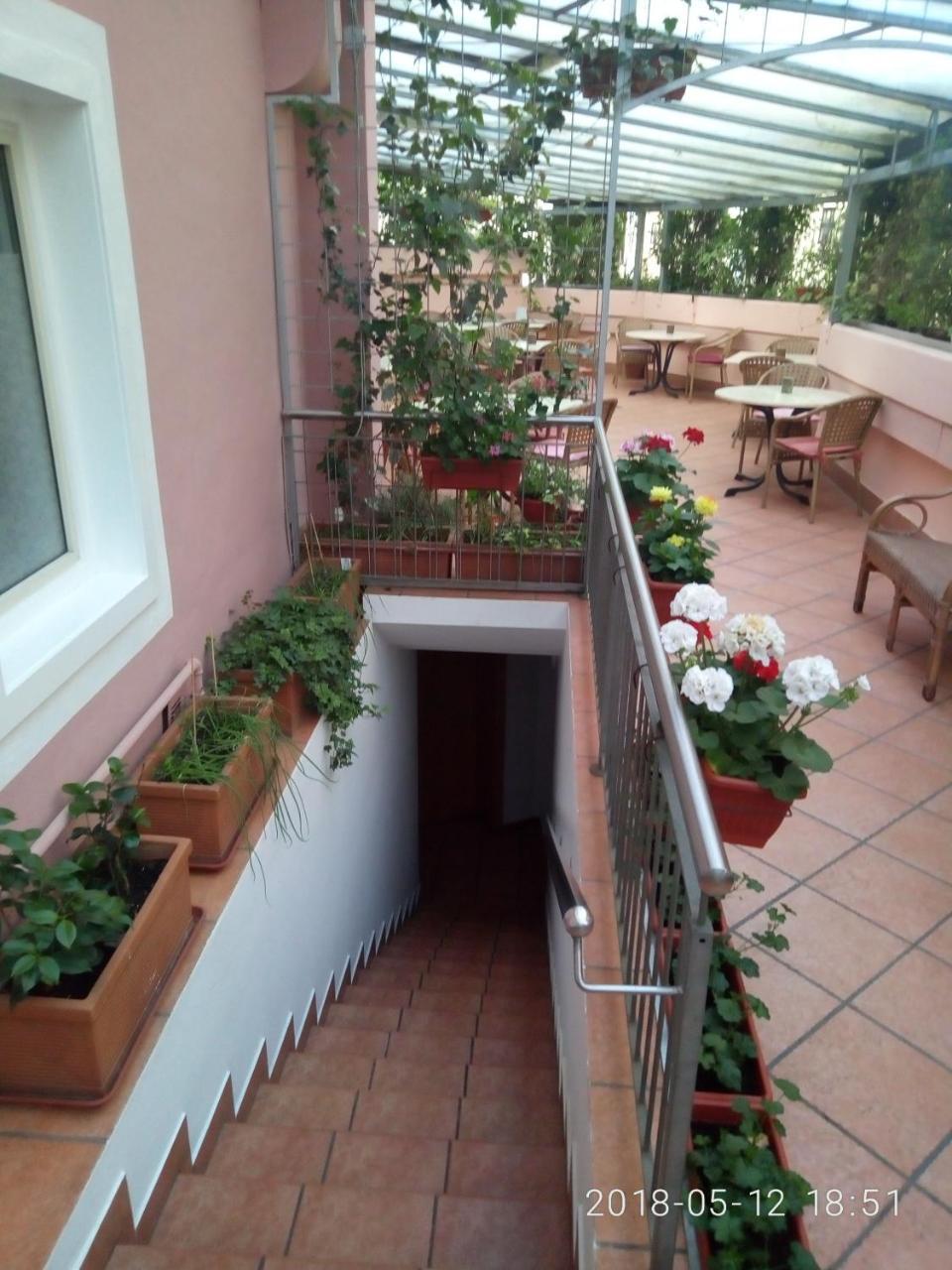 Gasthof Mondschein Hotel Мерано Екстериор снимка