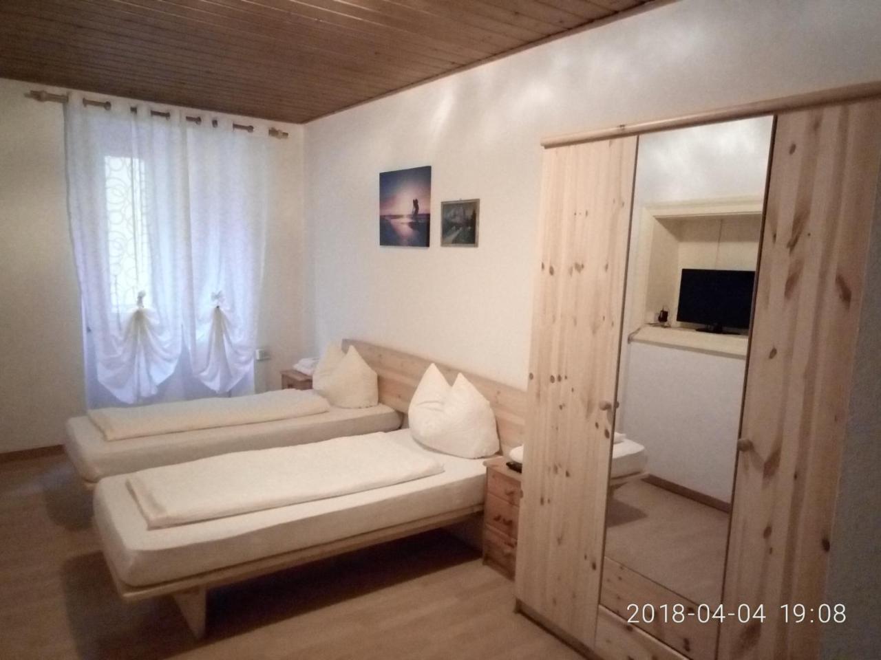 Gasthof Mondschein Hotel Мерано Екстериор снимка